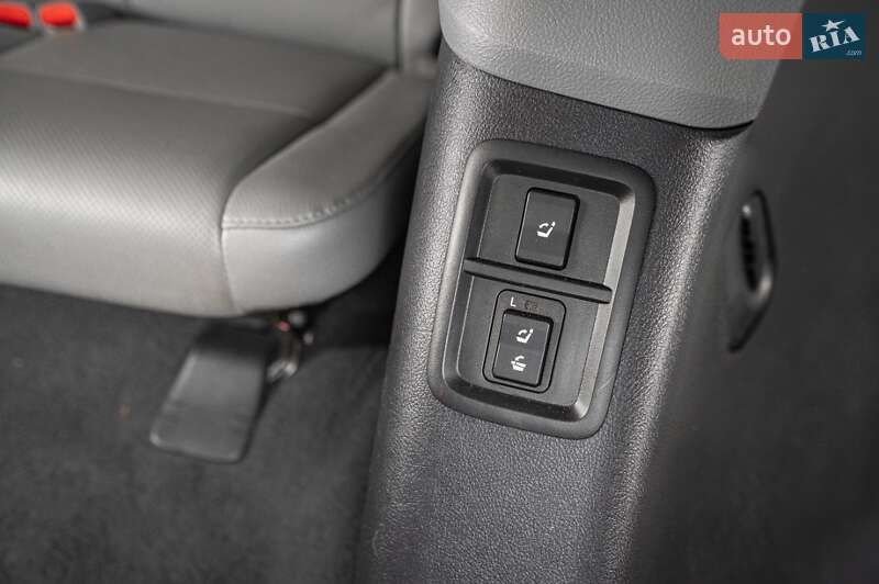 Позашляховик / Кросовер Toyota Sequoia 2018 в Одесі