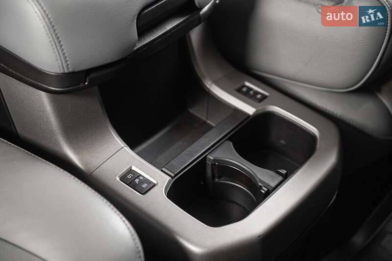 Позашляховик / Кросовер Toyota Sequoia 2018 в Одесі