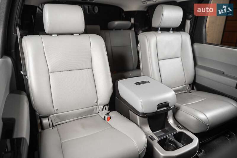 Позашляховик / Кросовер Toyota Sequoia 2018 в Одесі