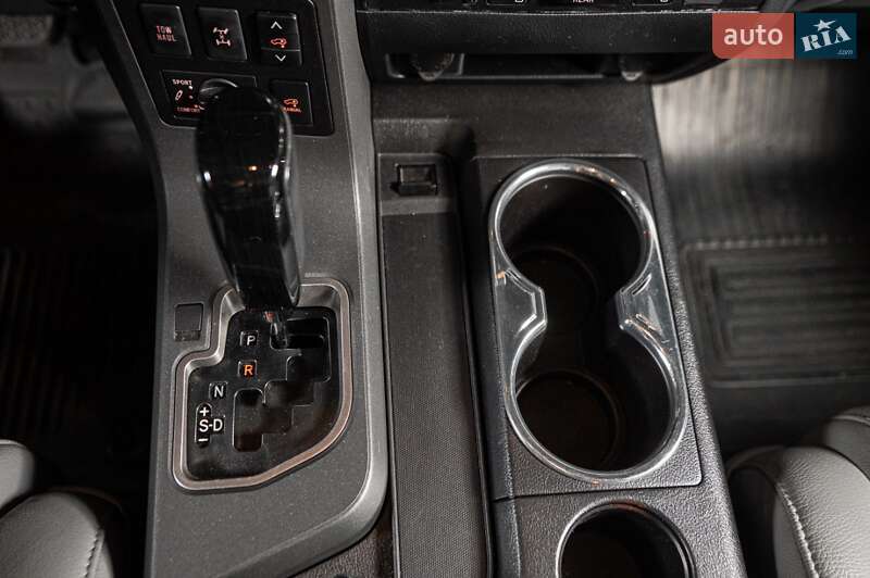 Позашляховик / Кросовер Toyota Sequoia 2018 в Одесі