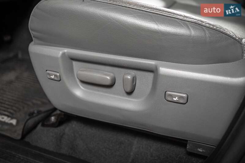 Позашляховик / Кросовер Toyota Sequoia 2018 в Одесі