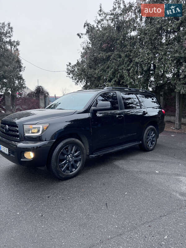 Позашляховик / Кросовер Toyota Sequoia 2015 в Ужгороді