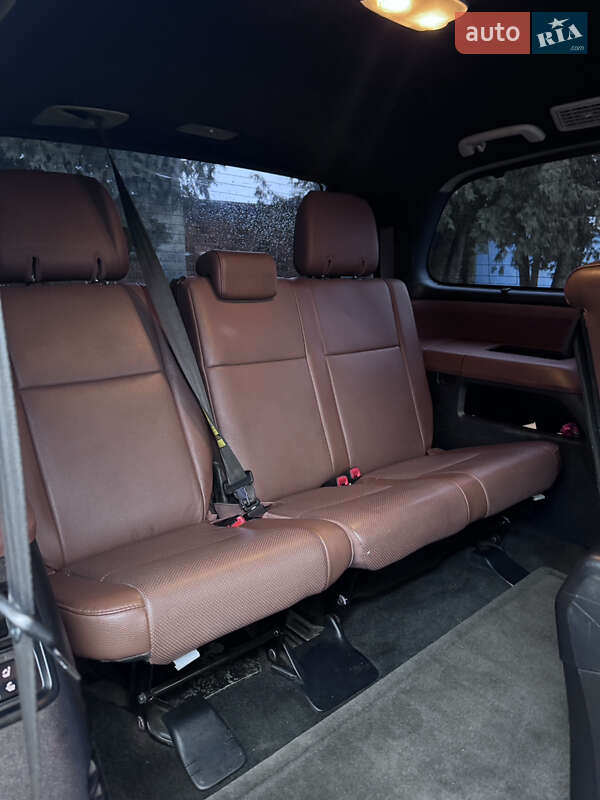 Позашляховик / Кросовер Toyota Sequoia 2015 в Ужгороді