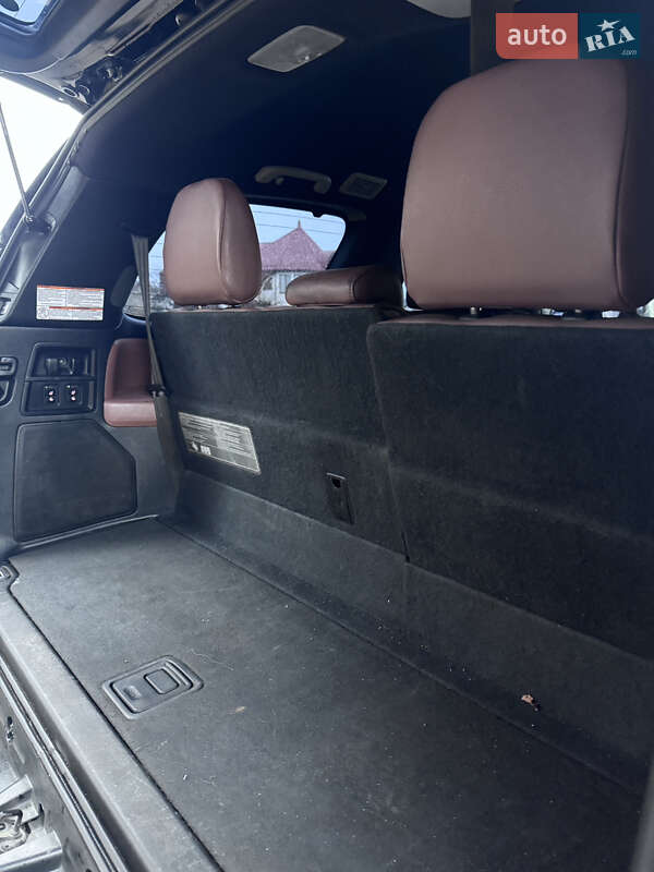 Позашляховик / Кросовер Toyota Sequoia 2015 в Ужгороді