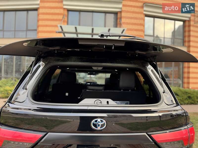 Внедорожник / Кроссовер Toyota Sequoia 2023 в Киеве