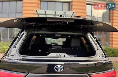 Внедорожник / Кроссовер Toyota Sequoia 2023 в 