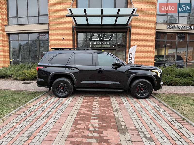 Внедорожник / Кроссовер Toyota Sequoia 2023 в Киеве