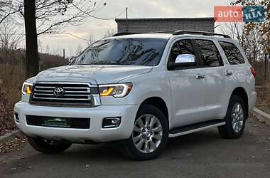 Позашляховик / Кросовер Toyota Sequoia 2016 в Києві