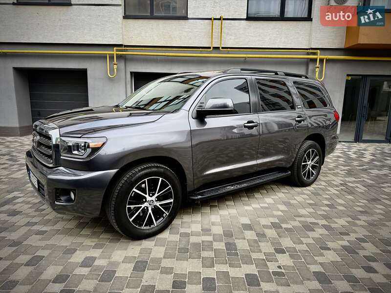 Внедорожник / Кроссовер Toyota Sequoia 2015 в Ивано-Франковске
