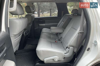 Позашляховик / Кросовер Toyota Sequoia 2014 в 