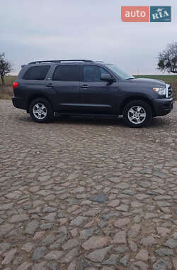 Внедорожник / Кроссовер Toyota Sequoia 2014 в Покровском