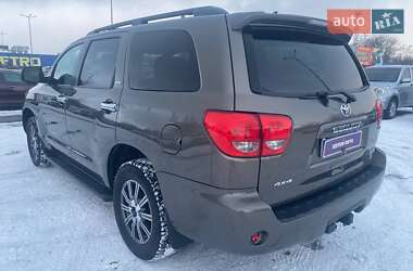 Внедорожник / Кроссовер Toyota Sequoia 2016 в Днепре