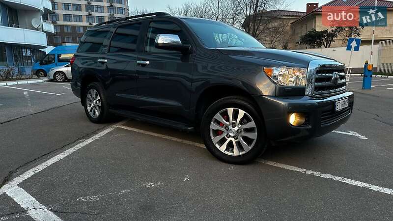 Внедорожник / Кроссовер Toyota Sequoia 2015 в 