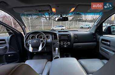 Внедорожник / Кроссовер Toyota Sequoia 2015 в 