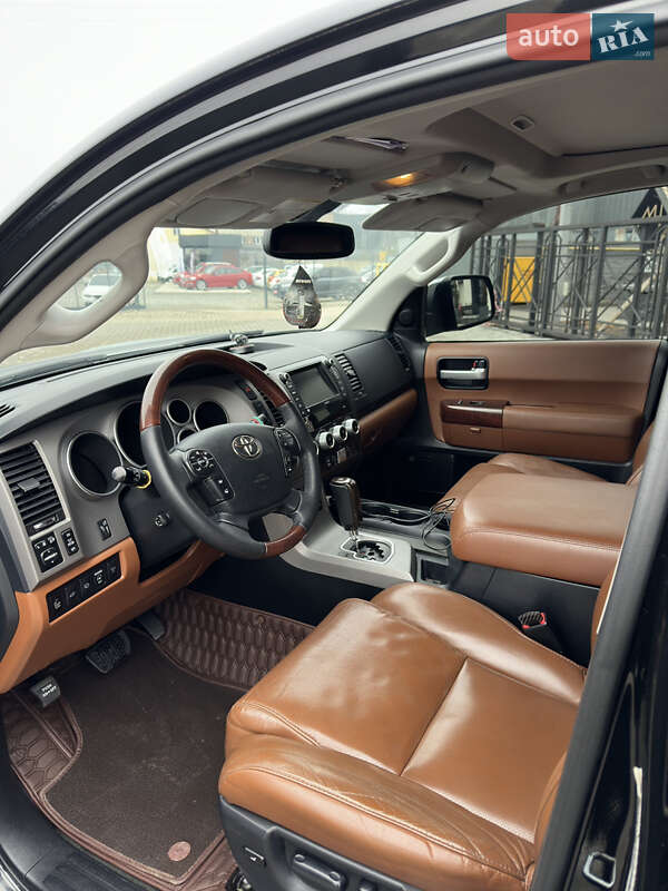 Внедорожник / Кроссовер Toyota Sequoia 2013 в Черновцах