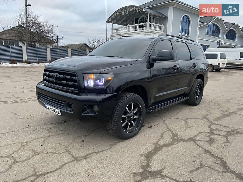 Внедорожник / Кроссовер Toyota Sequoia 2012 в Киеве