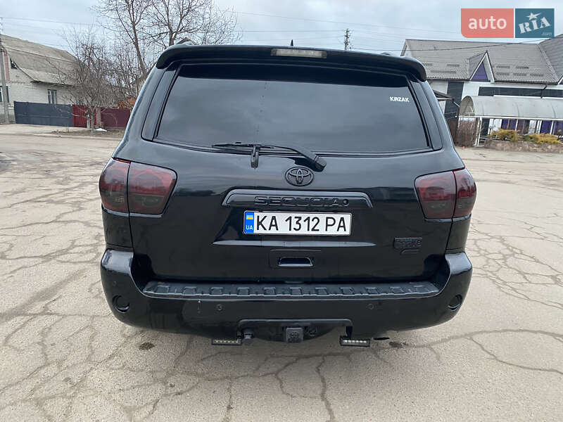 Внедорожник / Кроссовер Toyota Sequoia 2012 в Киеве