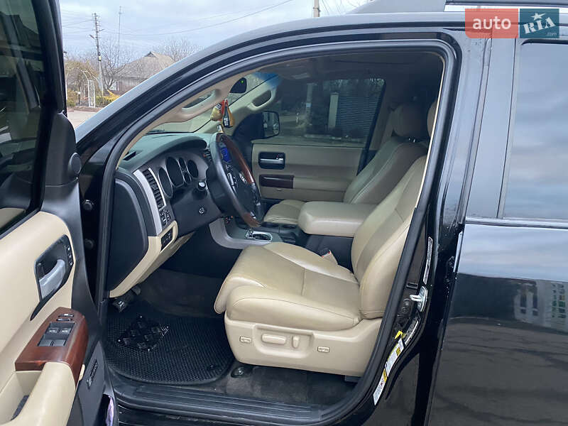 Внедорожник / Кроссовер Toyota Sequoia 2012 в Киеве