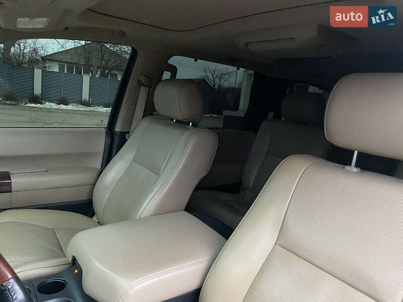 Внедорожник / Кроссовер Toyota Sequoia 2012 в Киеве