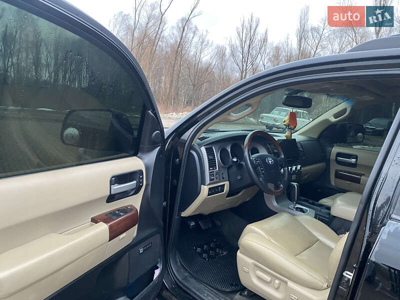 Внедорожник / Кроссовер Toyota Sequoia 2012 в Киеве