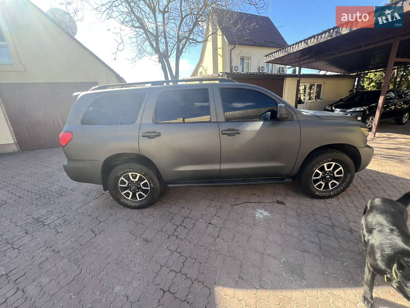 Позашляховик / Кросовер Toyota Sequoia 2011 в Києві