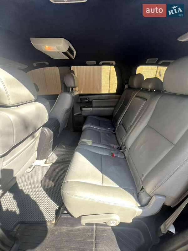 Позашляховик / Кросовер Toyota Sequoia 2011 в Києві