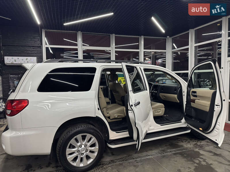 Позашляховик / Кросовер Toyota Sequoia 2013 в Києві