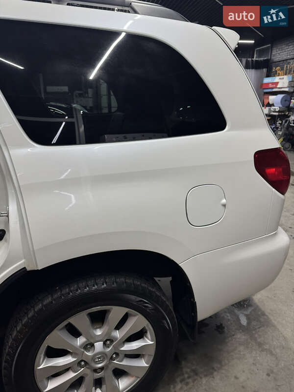 Позашляховик / Кросовер Toyota Sequoia 2013 в Києві