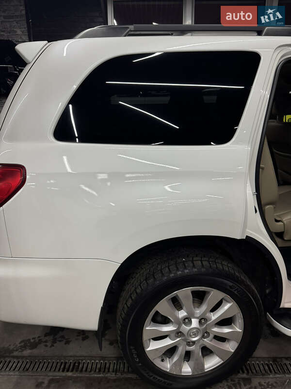Позашляховик / Кросовер Toyota Sequoia 2013 в Києві