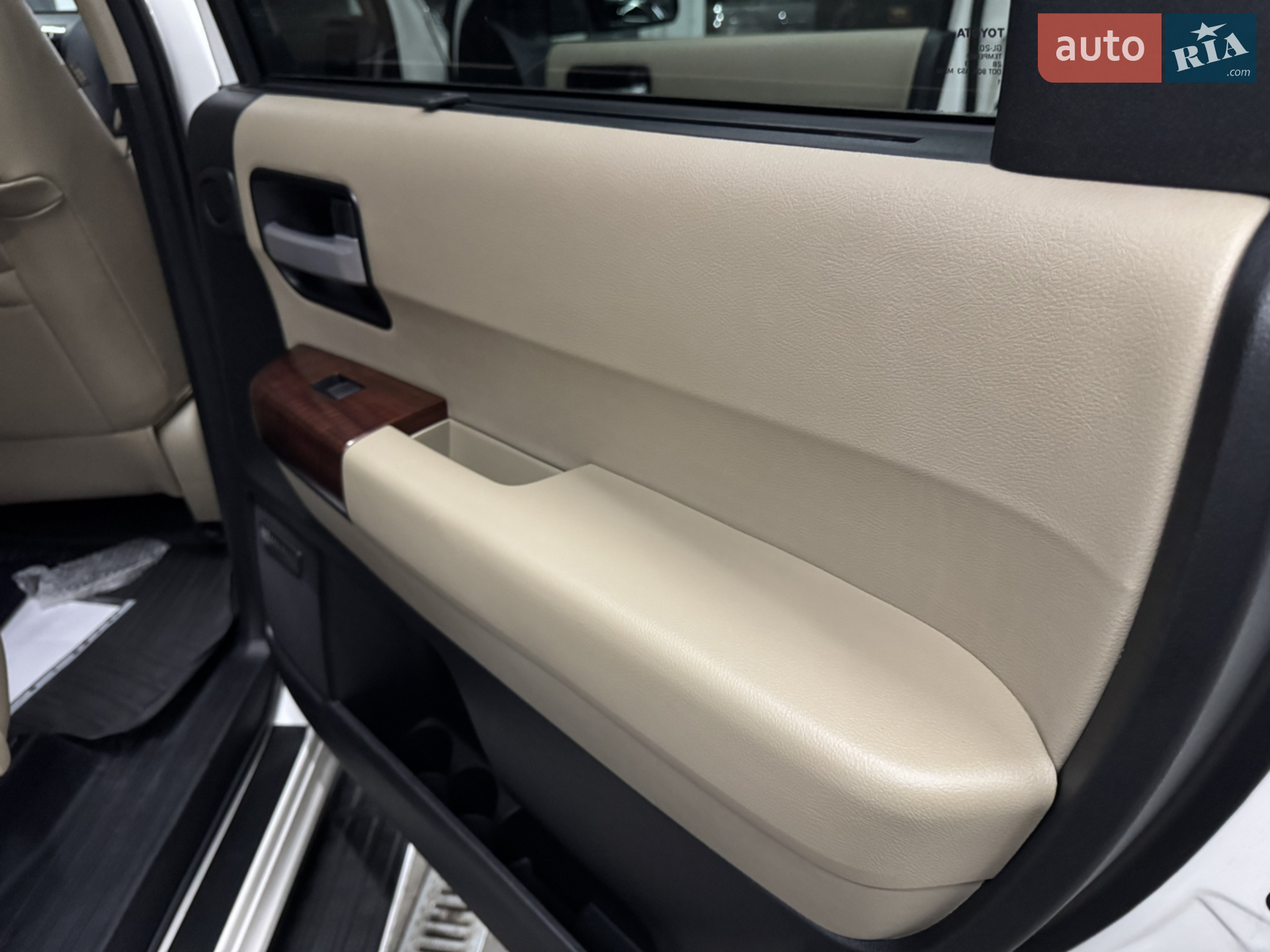 2013 Toyota Sequoia - мініатюра 30