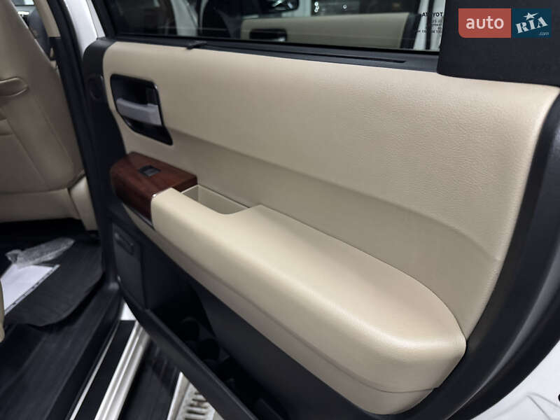 Позашляховик / Кросовер Toyota Sequoia 2013 в Києві