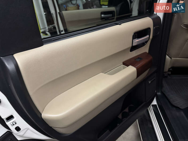 Позашляховик / Кросовер Toyota Sequoia 2013 в Києві