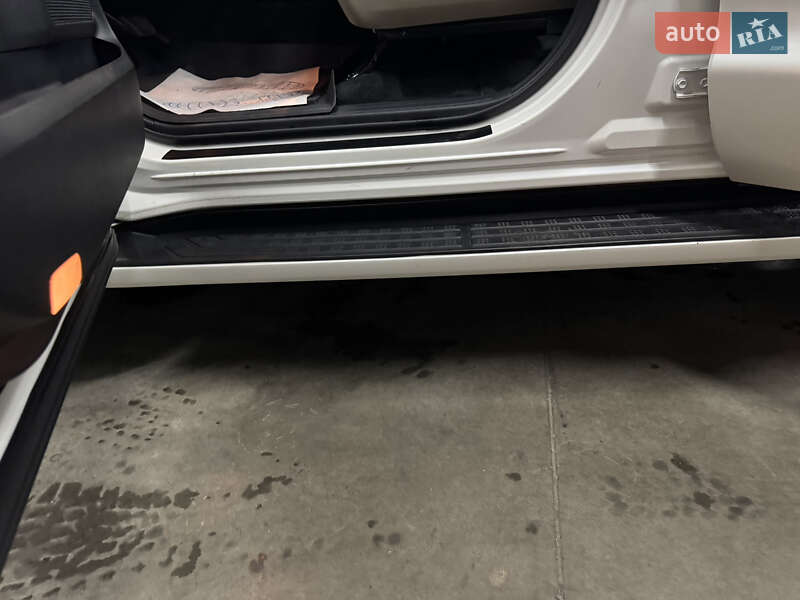 Позашляховик / Кросовер Toyota Sequoia 2013 в Києві