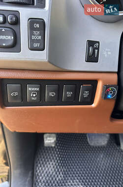 Внедорожник / Кроссовер Toyota Sequoia 2008 в 