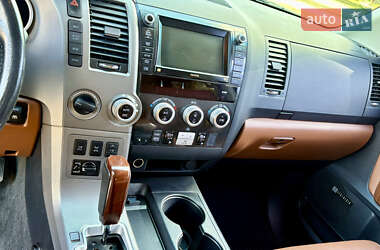 Внедорожник / Кроссовер Toyota Sequoia 2011 в 