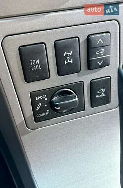 Внедорожник / Кроссовер Toyota Sequoia 2011 в 