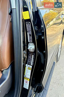 Внедорожник / Кроссовер Toyota Sequoia 2011 в 