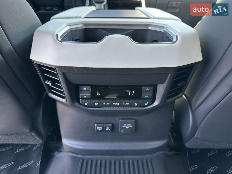 Внедорожник / Кроссовер Toyota Sequoia 2023 в Киеве