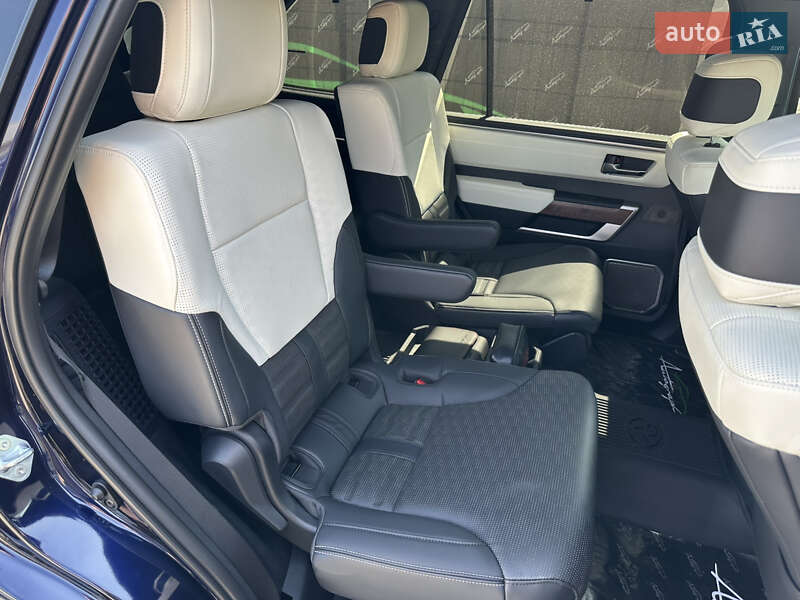 Внедорожник / Кроссовер Toyota Sequoia 2023 в Киеве