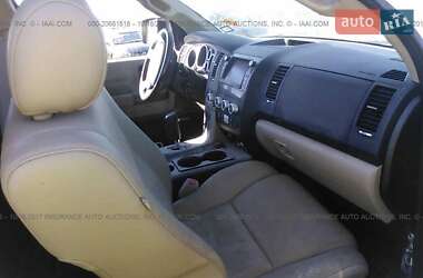 Позашляховик / Кросовер Toyota Sequoia 2013 в 