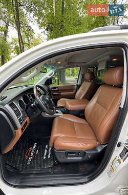 Позашляховик / Кросовер Toyota Sequoia 2011 в 