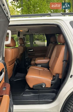 Позашляховик / Кросовер Toyota Sequoia 2011 в 