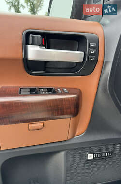 Позашляховик / Кросовер Toyota Sequoia 2011 в 