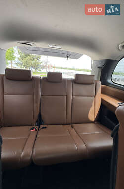 Позашляховик / Кросовер Toyota Sequoia 2011 в 