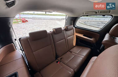 Позашляховик / Кросовер Toyota Sequoia 2011 в 