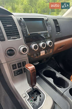 Позашляховик / Кросовер Toyota Sequoia 2011 в 