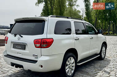 Позашляховик / Кросовер Toyota Sequoia 2011 в 