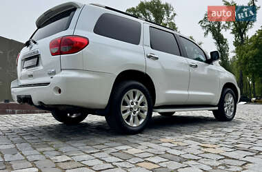 Позашляховик / Кросовер Toyota Sequoia 2011 в 