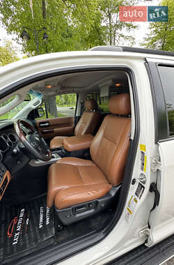 Позашляховик / Кросовер Toyota Sequoia 2011 в 