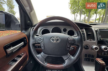 Позашляховик / Кросовер Toyota Sequoia 2011 в 